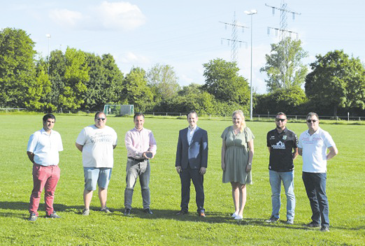 Offizieller Termin zur Einweihung der neuen Flutlichtanlage mit Bürgermeister Huber